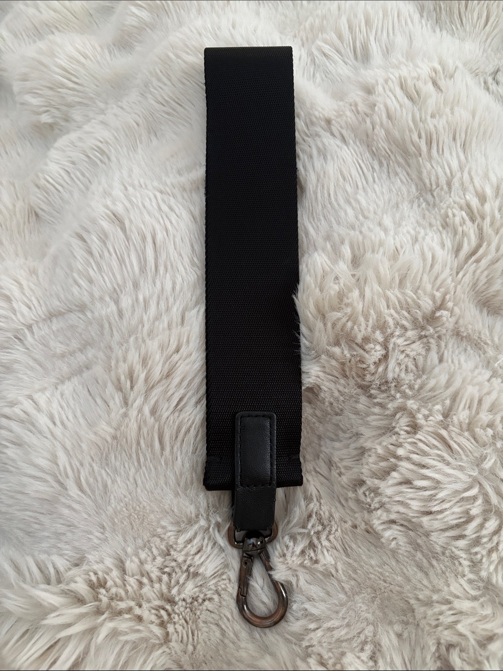 Lululemon all black keychain - Picture 5 of 7